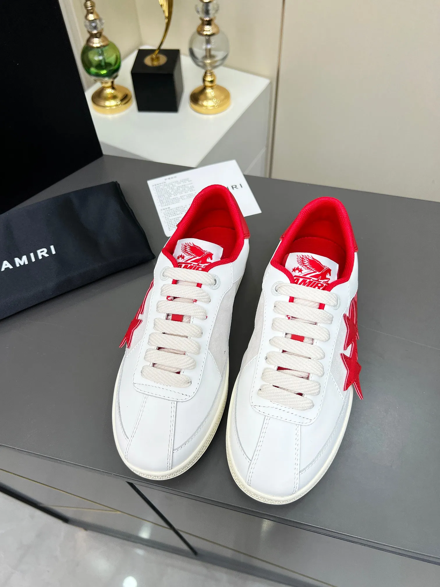 Men's Men's Shoes 💰580 Bone Shoes · AMIRI Skel-Top AMIRI 🔥 launches a new "ThePacific" series of low-top casual sports moral training shoes in the early spring of 2025. This iconic shoe covers men's and women's shoes, drawing inspiration from the brand's classic sports style and elegantly integrating West Coast style. "The Pacific" contrasting five-pointed star series is rooted in Amiri's unique California genes, showing the freedom and leisure atmosphere of the West Coast. This series launches two styles that incorporate the brand's iconic elements: the leather version is made of pure white leather with a same-color sole, and is embellished with star patterns on the side of the shoe, just like the bright starry sky of California. The black and ocean blue colors are shared by men and women, and there is also a red star model exclusive for men and a light pink star model exclusive for women. The suede model is decorated with the brand's classic bone pattern on the side of the shoe. The rubber sole and suede fabric complement each other. The color scheme covers black, chocolate and sand, and is suitable for both men and women. Made of imported cowhide and decorated with bone pieces on the sides of the upper, it is novel and unique and has a good three-dimensional effect! High-density breathable mesh lining + original molded TPU outsole 🙏 Recommended by celebrities, bloggers and internet celebrities, 🚵🏻 an indispensable item for shopping, partying and traveling. One of the most unmissable sneakers in 2025 ✦Color: 10 colors available ✦Size: Women’s size 35--40, ✦Size: Men’s size 39--45,